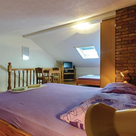 1 Bedroom Gorgeous Home In Slivno Klek Exterior foto