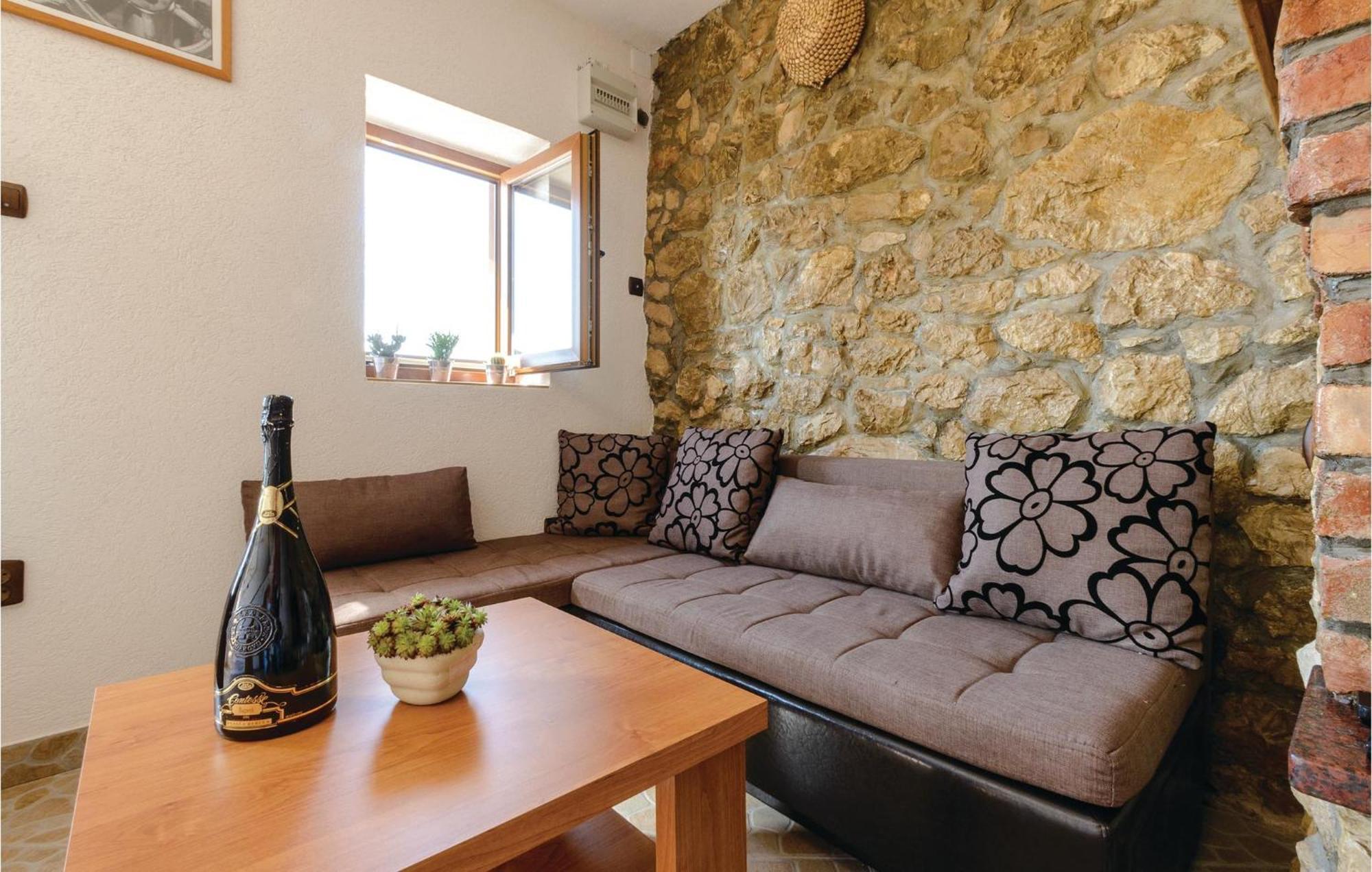 1 Bedroom Gorgeous Home In Slivno Klek Exterior foto